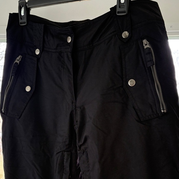 Powder Room - Picture 2 of 11